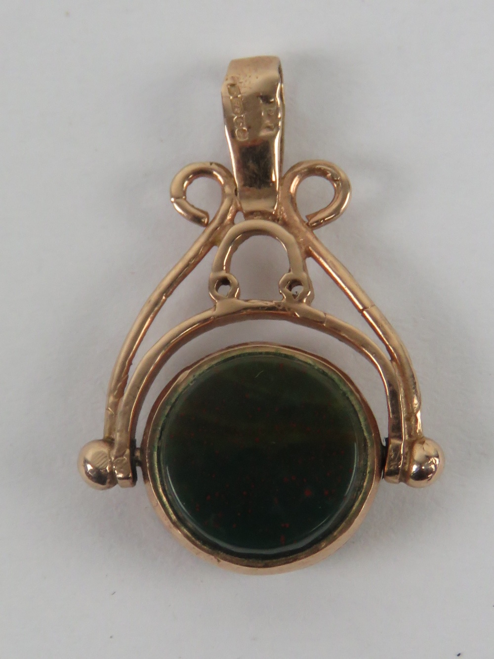 A delightful 9ct rose gold double sided spinning fob pendant set with carnelian and bloodstone, - Image 2 of 3