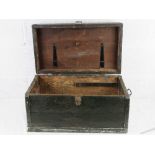 A wooden trunk named to P.F.C. USMC Walden RD 583417 Prop. US. Gov. (L-60cm/W-35cm/H-32cm).