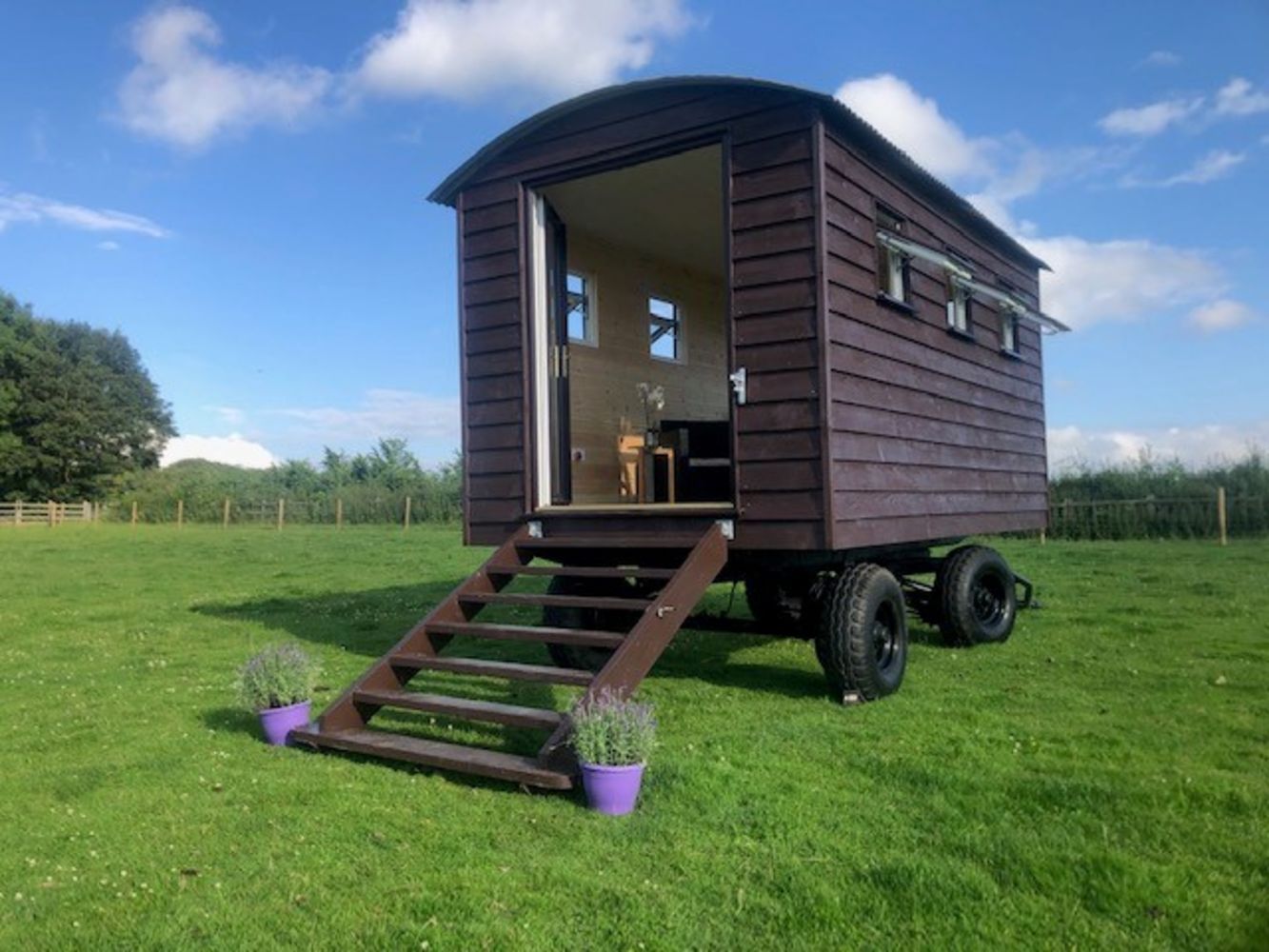 Shepherds Hut Mobile Garden Room or Home office, Glamping, Airbnb, etc. Buyers Premium 12% inclusive of VAT (10%+VAT)