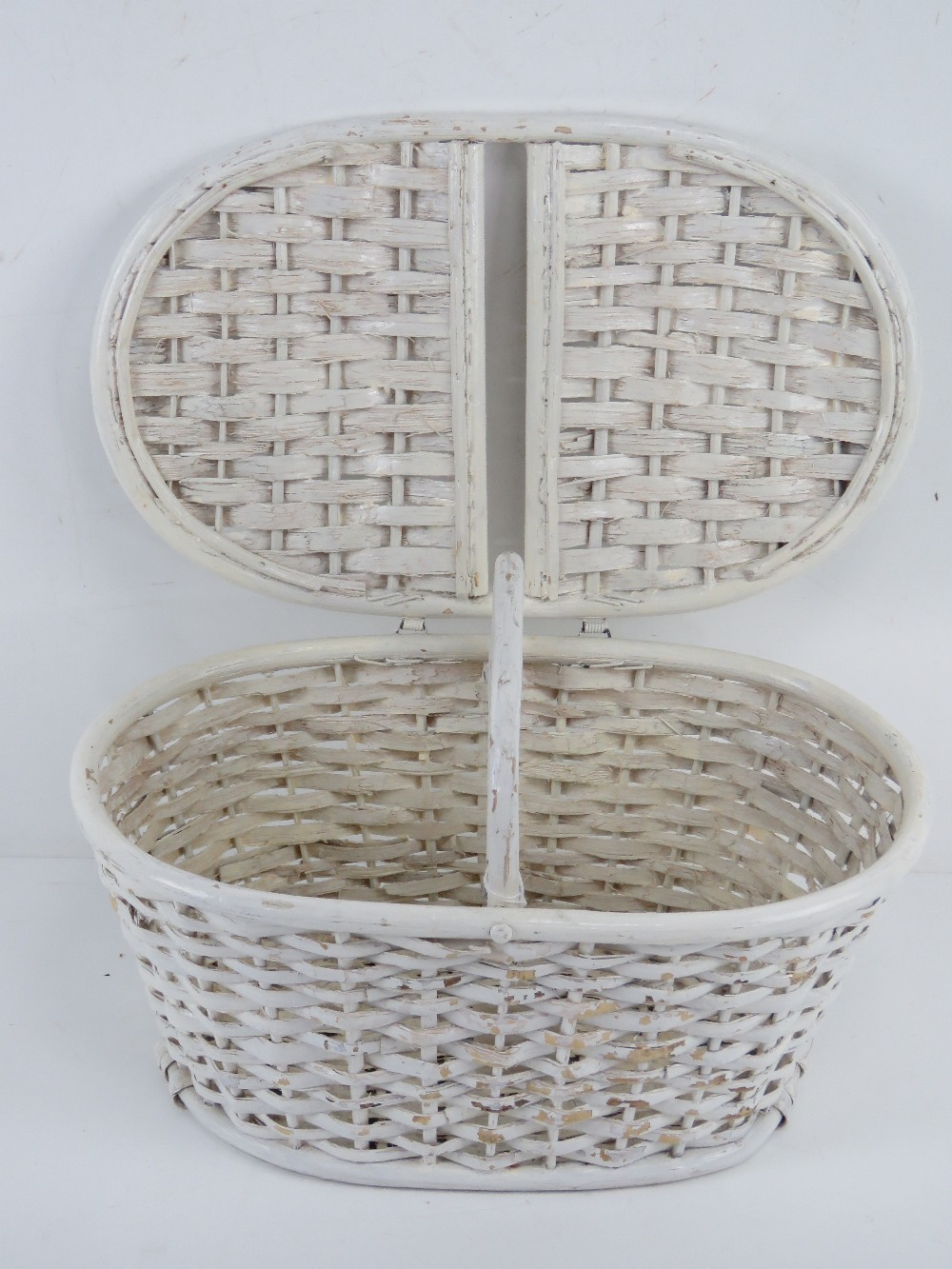 A small white painted vintage picnic basket with loop handle and hinged lid, 33cm wide. - Image 2 of 3