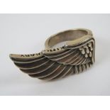 A ring in the form of an open wing, stam