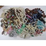 A quantity of assorted costume jewellery