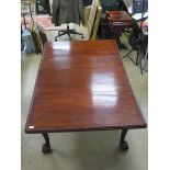 A good Edwardian mahogany extending draw leaf dining table raised over cabriole legs,