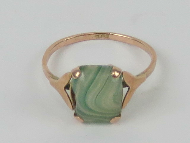 A vintage 9ct gold ring having unusual banded green stone ring, stamped 9ct, size O-P, - Image 2 of 4