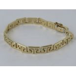 A 9ct gold Greek Key pattern bracelet, 18.