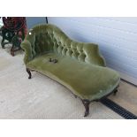 An Edwardian button back chaise lounge r