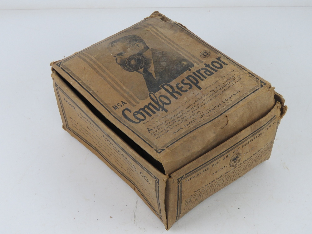 A USA Comfo Respirator with filters in box. - Image 4 of 5