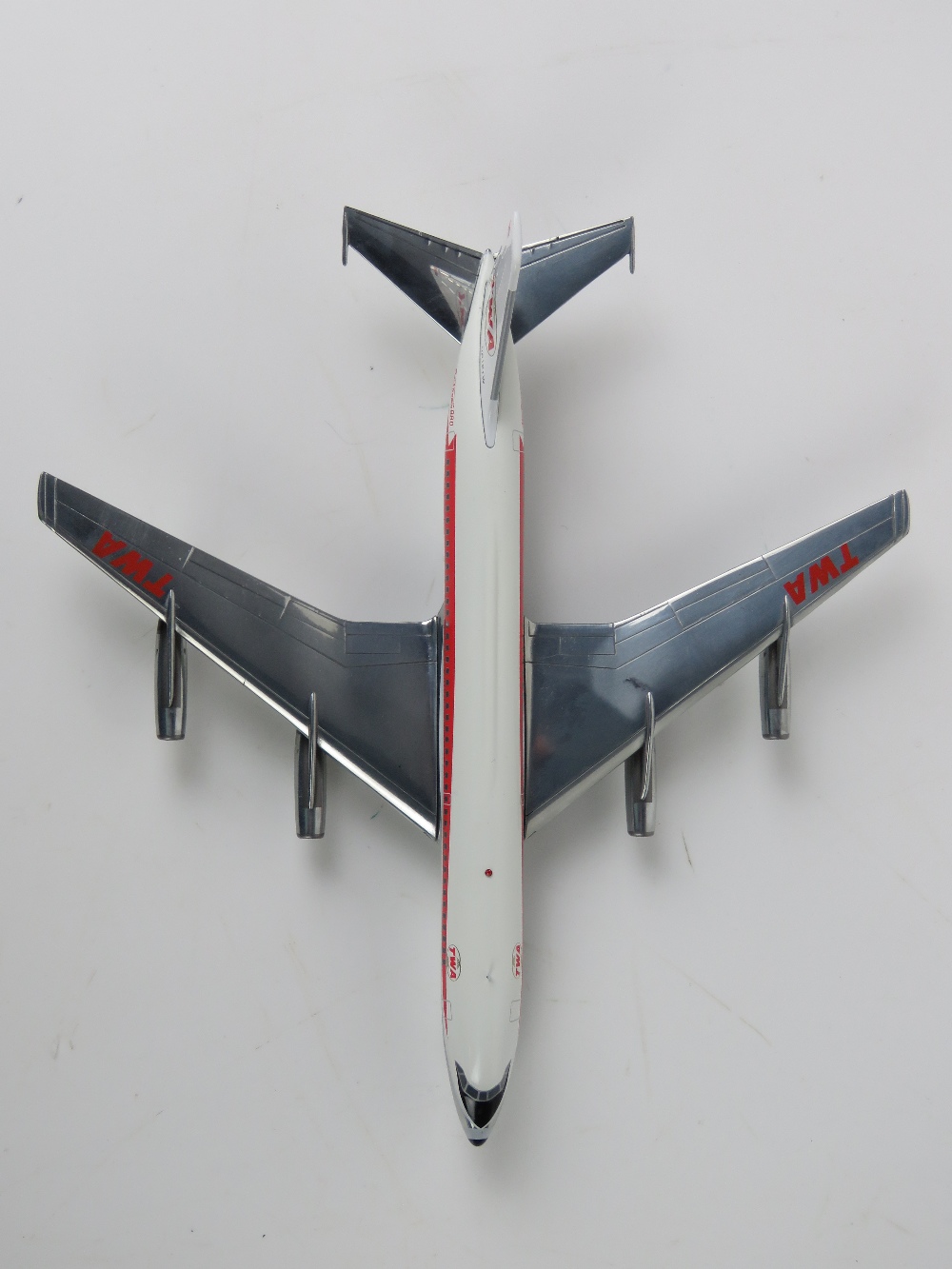 A TWA Convair 880 1/200 scale model airc - Image 4 of 6