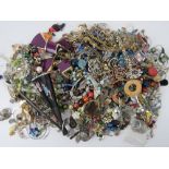 A quantity of assorted costume jewellery