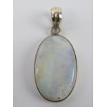 A large oval moonstone cabachon set in w