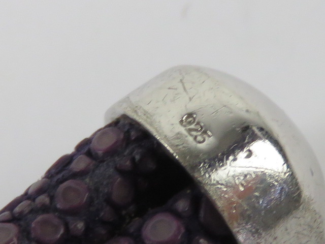 A unusual Ray skin bangle in purple. - Image 2 of 3
