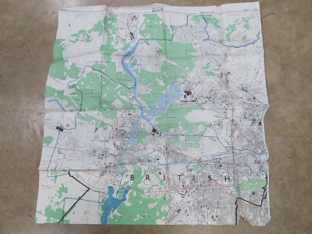 A quantity of assorted paper maps inc some 1940 War Revision sheets for Tunbridge Wells and - Image 2 of 11