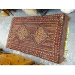 AN ANTIQUE PERSIAN QASHQAI RUG, 226 134cms.