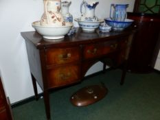 A SMALL GEORGIAN STYLE MAHOGANY BOWFRONT SIDEBOARD WITH SIDE CCUPBOARDS 138 CM WIDE X 93 CM HIGH