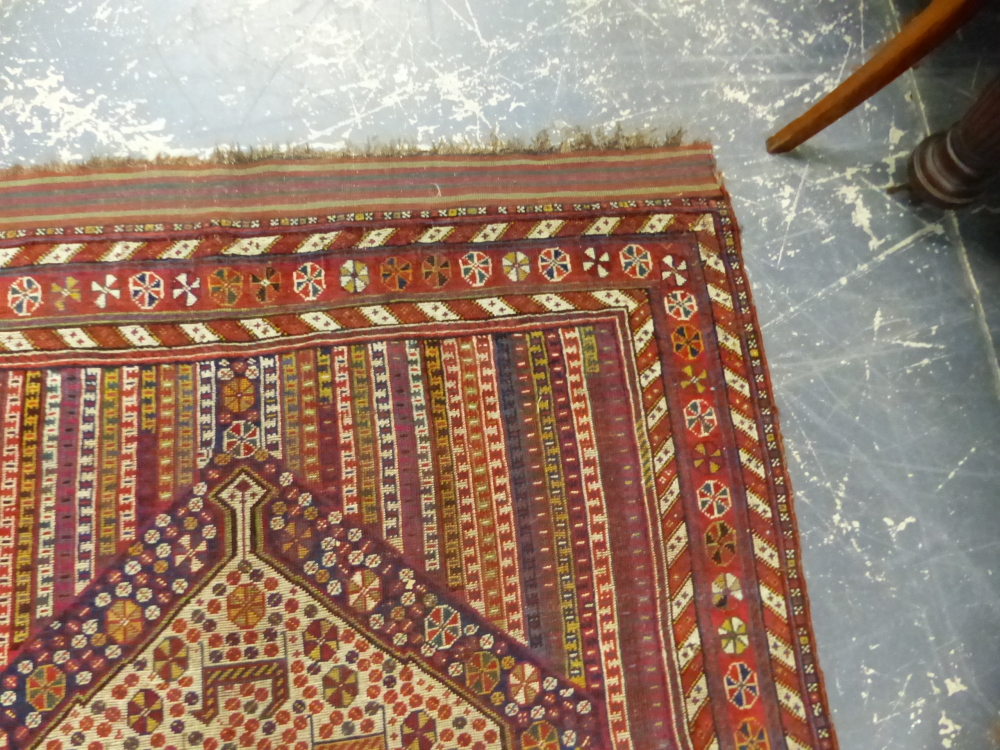 AN ANTIQUE PERSIAN QASHQAI RUG, 226 134cms. - Image 7 of 15