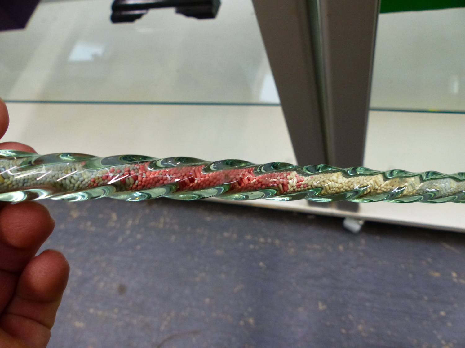 A SPIRAL TWIST GLASS WALKING CANE FILLED WITH COLOURED HUNDREDS AND THOUSANDS. H 116cms. - Image 3 of 6