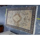 AN ORIENTAL RUG OF CLASSIC PERSIAN DESIGN, 240 X 153cms.