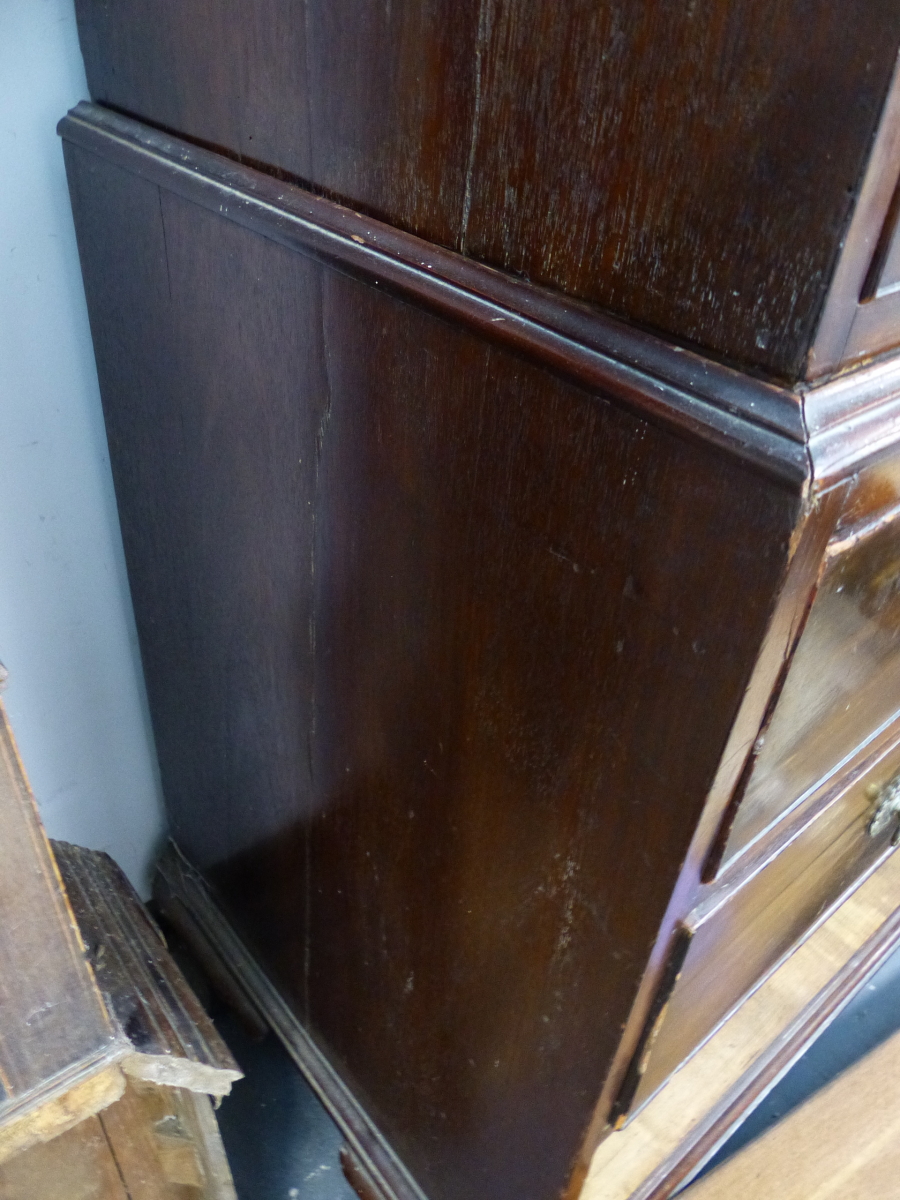 A GEORGE III MAHOGANY CHEST ON CHEST OF TWO SHORT, SIX LONG GRADUATED DRAWERS ON SHAPED BRACKET - Image 20 of 22