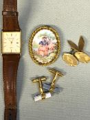 A GENTLEMAN'S ACCURIST WRIST WATCH, TWO PAIRS OF CUFFLINK'S AND A PAINTED BROOCH.