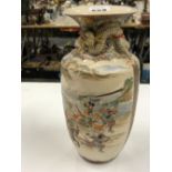A SATSUMA WEAR JAPANESE VASE DECORATED WITH WARRIORS AND DRAGON RELIEF TO THE NECK.