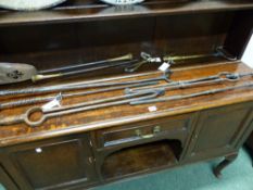 VARIOUS ANTIQUE AND LATER FIRESIDE TOOLS.