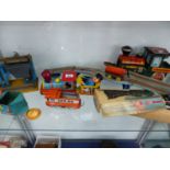 A QUANTITY OF VINTAGE TIN PLATE TOYS.