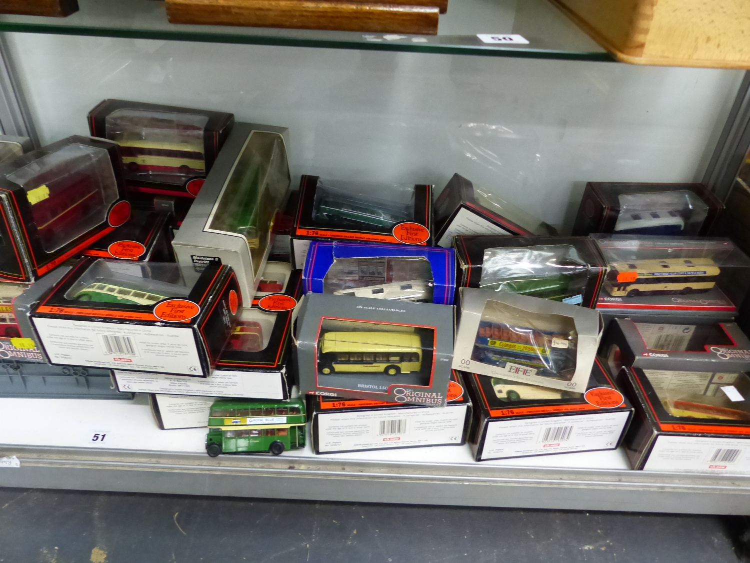 A QUANTITY OF GILBOW AND CORGI DIE CAST VINTAGE BUS MODELS, BOXED.