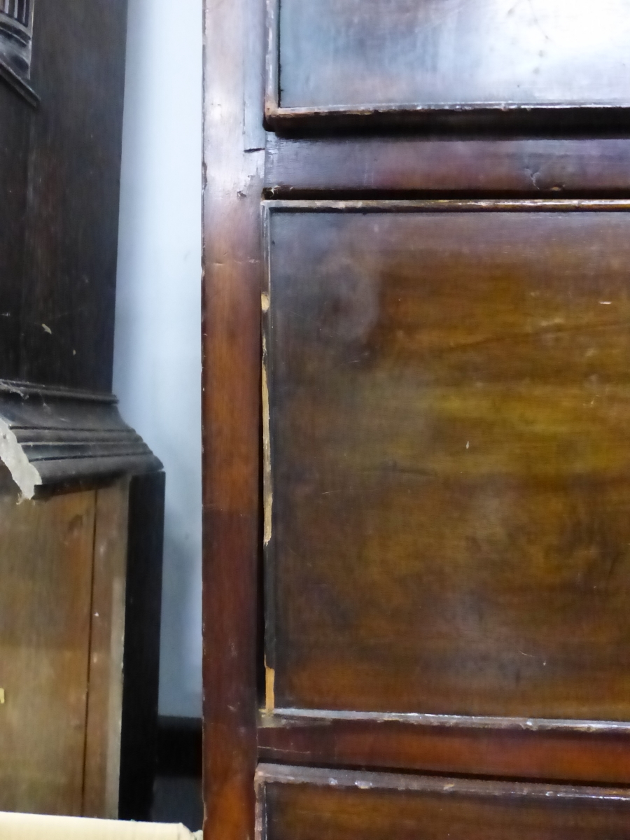 A GEORGE III MAHOGANY CHEST ON CHEST OF TWO SHORT, SIX LONG GRADUATED DRAWERS ON SHAPED BRACKET - Image 8 of 22