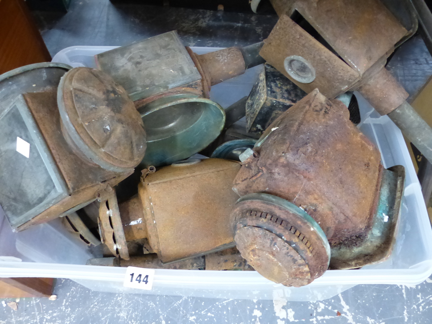 A QUANTITY OF VINTAGE CARRIAGE LANTERNS FOR SPARES.