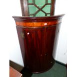 AN INLAID MAHOGANY BOWFRONT GEORGIAN HANGING CORNER CABINET 111 CM HIGH X 75 CM WIDE