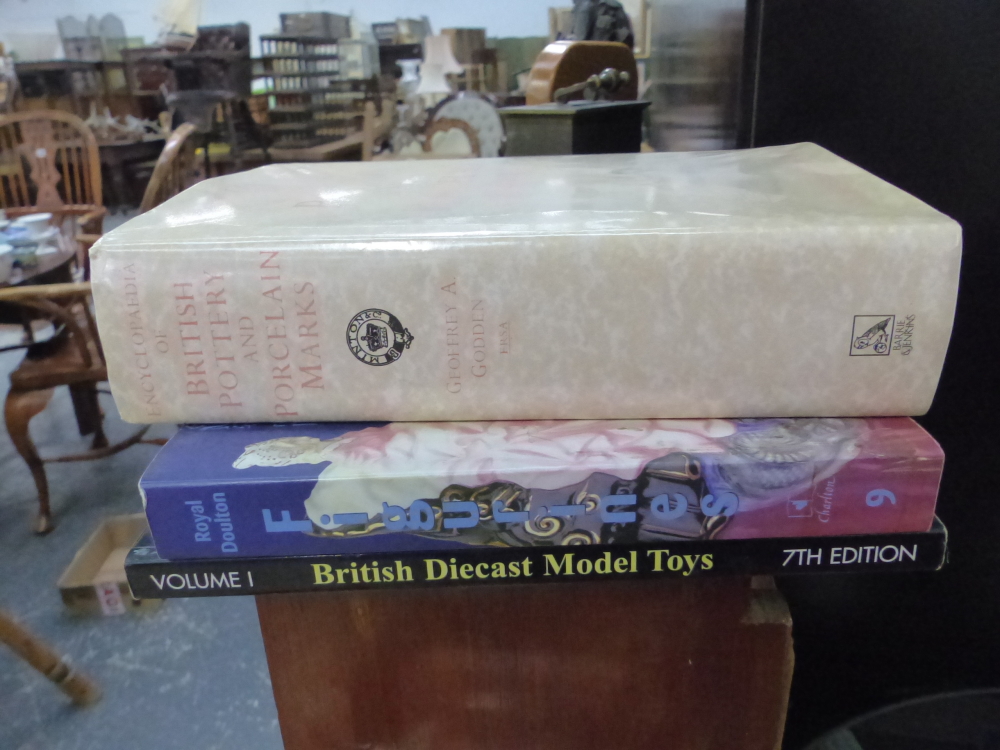 A QUANTITY OF BOOKS RELATING TO ANTIQUES, ART, CLOCKS ETC. - Image 4 of 4