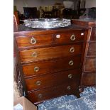 A SMALL GEORGIAN STYLE MAHOGANY CHEST OF DRAWERS.