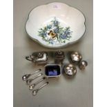 A HALLMARKED SILVER THREE PART CONDIMENT SET COMPLETE WITH BLUE GLASS LINERS AND SPOONS, TOGETHER