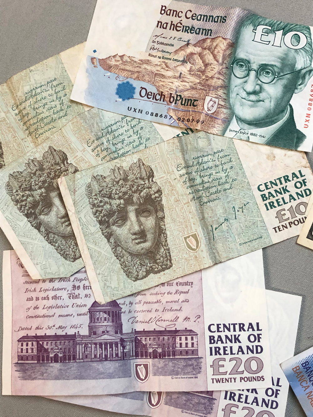 BANKNOTES TO INCLUDE EIGHTY FIVE UNITED SATES DOLLARS, EIGHTY POUNDS OF CENTRAL BANK OF IRELAND, AND - Image 3 of 5