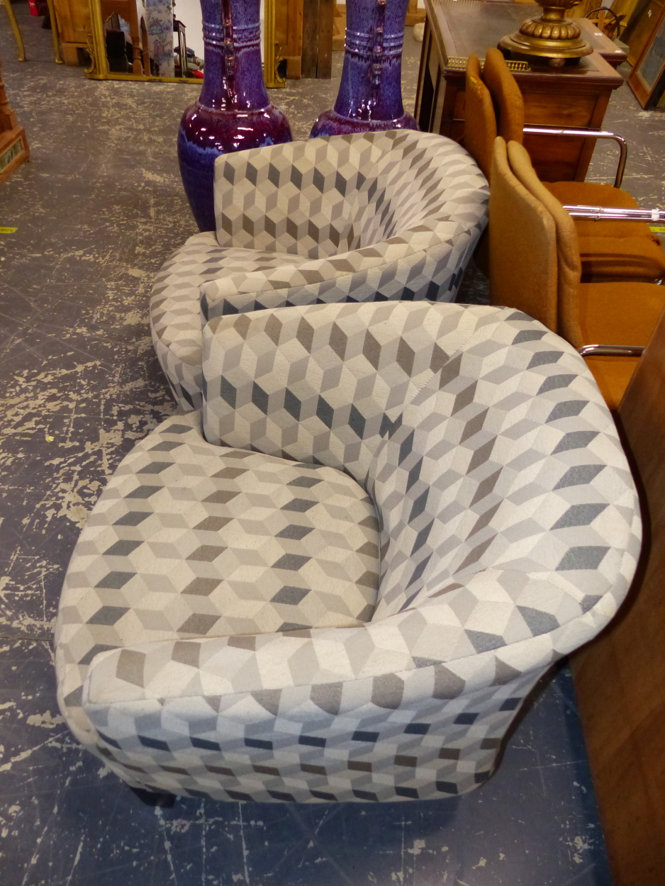 A PAIR OF MODERN LOW CLUB ARM CHAIRS. SEAT HEIGHT 36ms. - Image 6 of 6