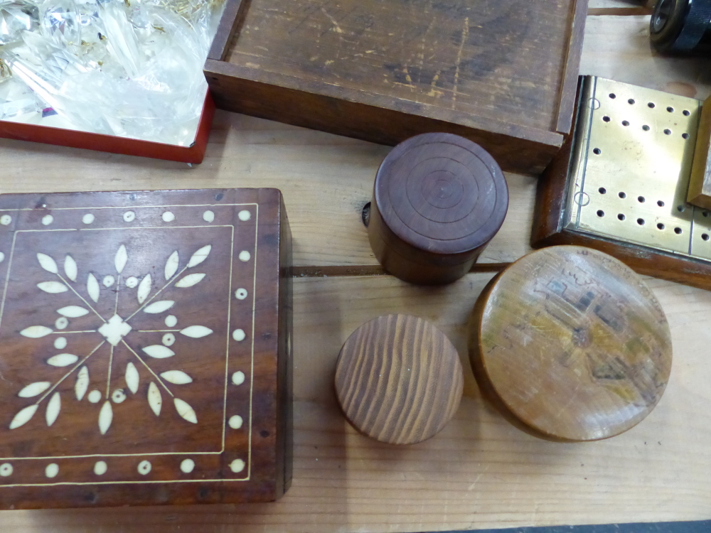 TWO VINTAGE CRIB BOARDS, VARIOUS FANS INC. ORIENTAL EXAMPLES, VINTAGE PURSE, TEXTILES, DOMINOS, ETC. - Image 5 of 9