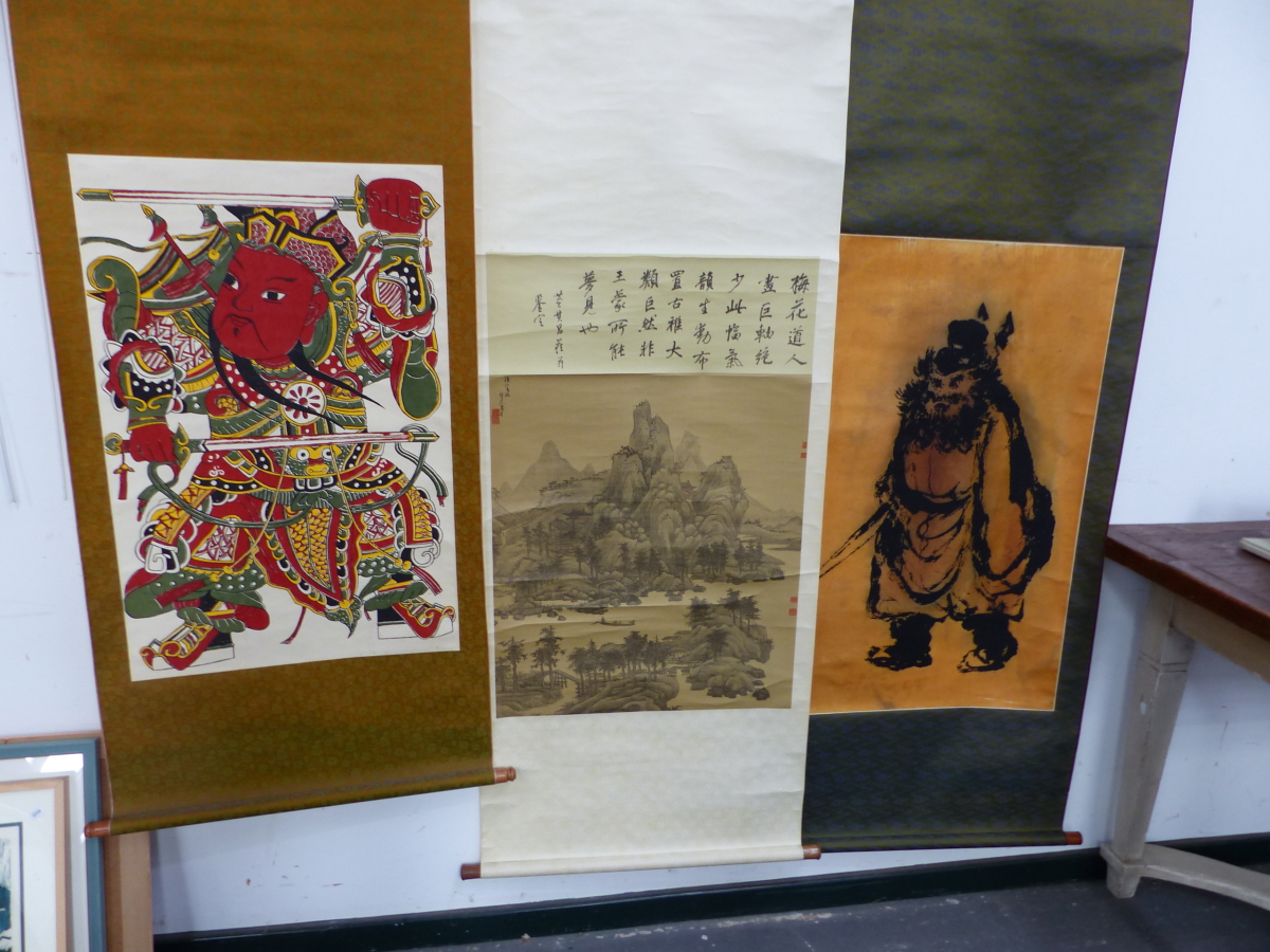 A LARGE COLLECTION OF ORIENTAL SCROLLS OF VARIOUS SUBJECTS, MANY INSCRIBED, SIZES VARY. - Image 3 of 38