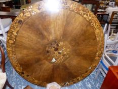 AN ANTIQUE WALNUT AND INLAID LARGE ROUND CENTRE TABLE ON PLATFORM BASE. DIAMETER 142cms X HEIGHT