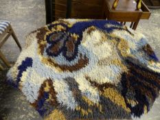 A MID CENTURY WOOL PILE RUG, BY ARROYA, IN SHADES OF BLUE AND GREY. 87 X 139cms.