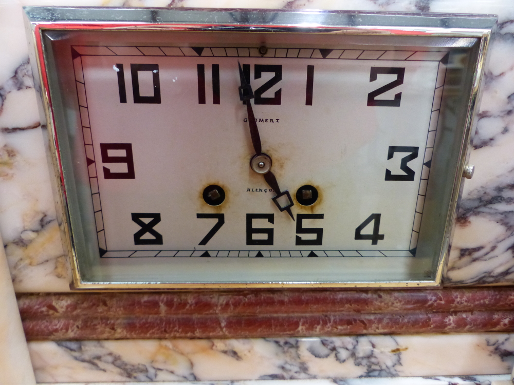 AN ART DECO VARIEGATED MARBLE MANTLE CLOCK GARNITURE SURMOUNTED WITH GIRL IN SWIMSUIT. - Image 3 of 7