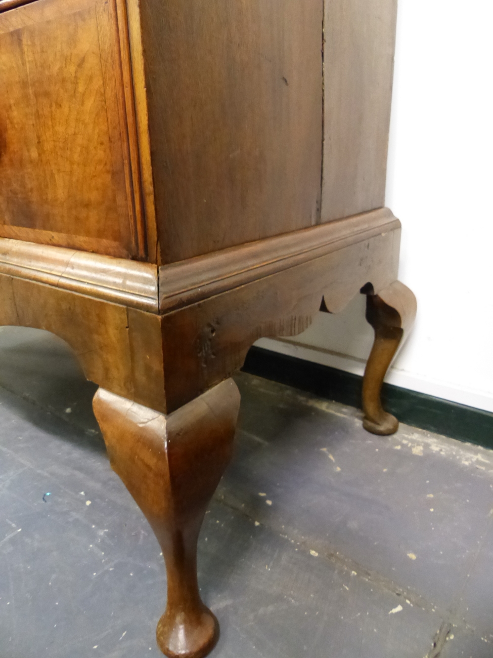 AN 18th C. WALNUT CHEST ON STAND. W 98 X D 51 X H 109cms. - Image 5 of 10