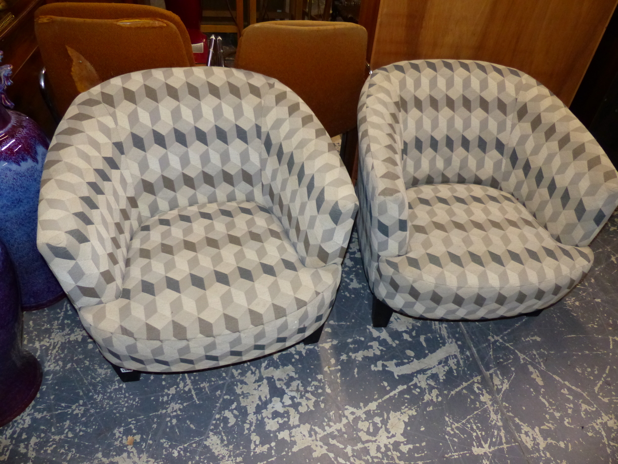 A PAIR OF MODERN LOW CLUB ARM CHAIRS. SEAT HEIGHT 36ms.