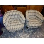 A PAIR OF MODERN LOW CLUB ARM CHAIRS. SEAT HEIGHT 36ms.