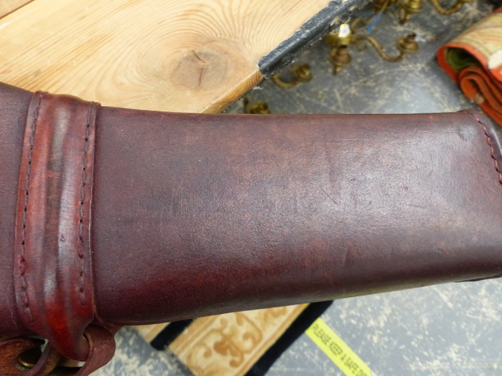 A LEG O MUTTON GUN CASE. - Image 4 of 4