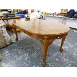 A QUEEN ANNE STYLE WALNUT EXTENDING DINING TABLE.