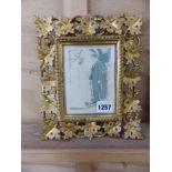 A SMALL ANTIQUE CARVED FLORENTINE GILT FRAME TOGETHER WITH VARIOUS ANTIQUE AND LATER PRINTS, SIZES