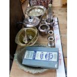 A QUANTITY OF SILVER PLATED WARE TO INCLUDE A PAIR OF SMALL CANDLE STICKS, CRUETS, FORKS, CASED