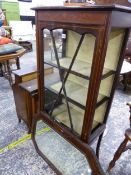 AN EDWARDIAN MAHOGANY AND INLAID DISPLAY CABINET. W 61 X D 33 X H 154cms, TOGETHER WITH AN OAK