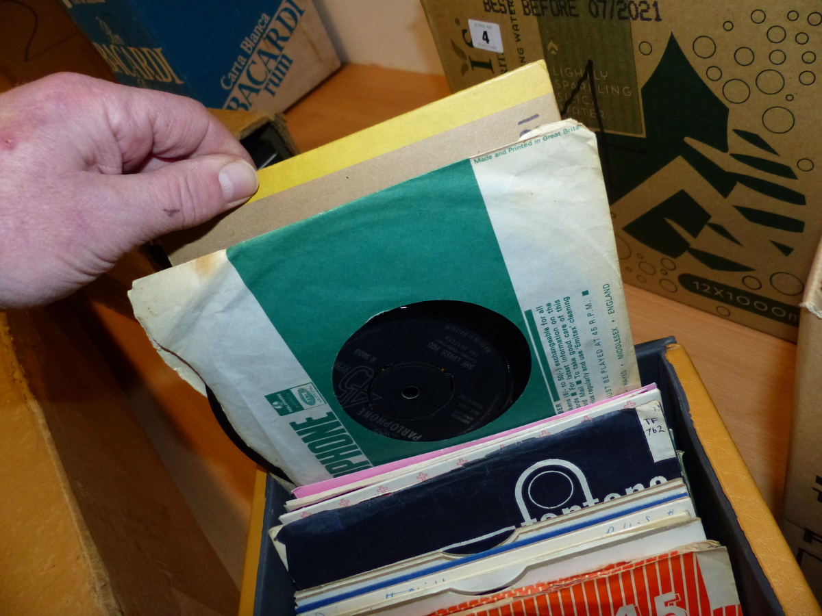 APPROX 30 7 INCH SINGLES MAINLY 1960/70/80 CONTAINED IN A CONTEMPORARY BOX. - Image 12 of 13