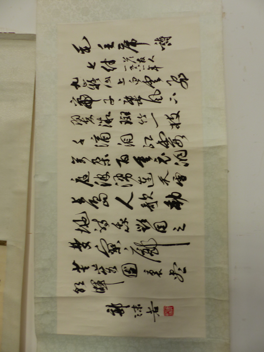 A LARGE COLLECTION OF ORIENTAL SCROLLS OF VARIOUS SUBJECTS, MANY INSCRIBED, SIZES VARY. - Image 7 of 38